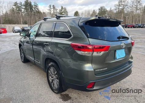 2019 Toyota Highlander Xle z USA, uszkodzony, nr VIN 5TDJZRFH2KS966670
